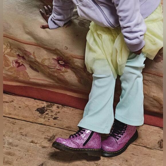 Dr. Martens 1460 Glitter T Boots
Pink Sparkle Girls Toddler US 9
(EU 26) NWOT - Picture 9 of 15